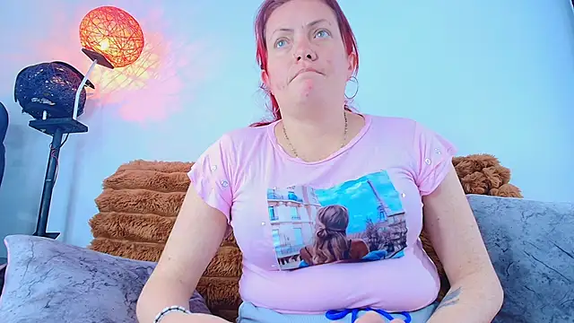 carolinhe  online show from 11, 11, 2025