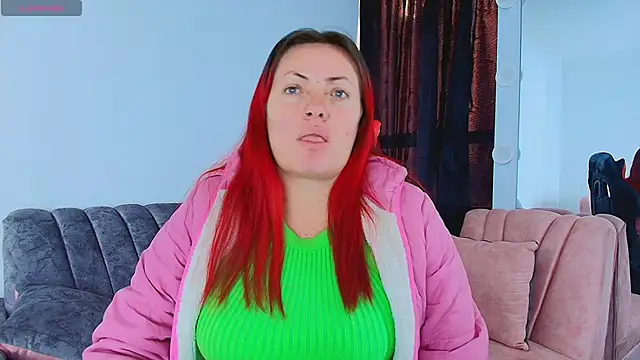 carolinhe  online show from 3, 10, 2025