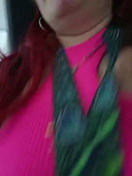 carolinhe  online show from 9, 10, 2025