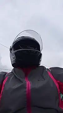 carolinhe  online show from 6, 11, 2025