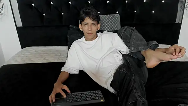 Sebas cat online show from 2, 2, 2026