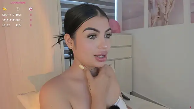 EmmyKenner online show from 28, 10, 2025