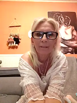 Snapshot of Loesje chatting on 4, 4, 2026 Loesje online show from 4, 4, 2026