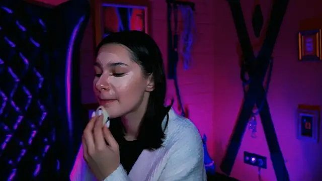 KimClarks  online show from 15, 10, 2025