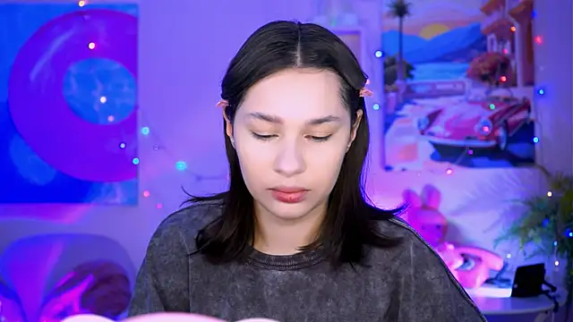 KimClarks  online show from 13, 11, 2025