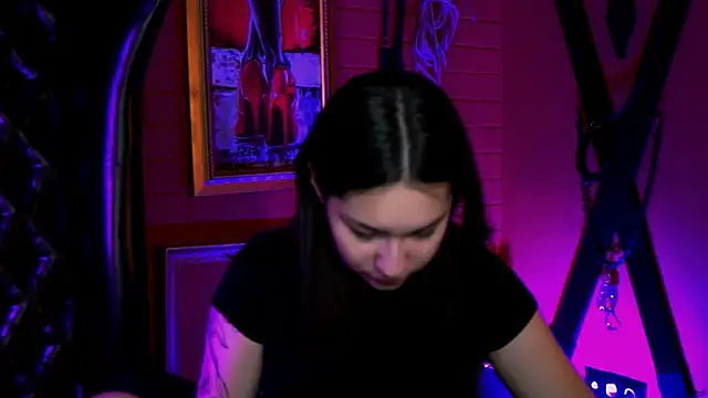 KimClarks  online show from 4, 12, 2025