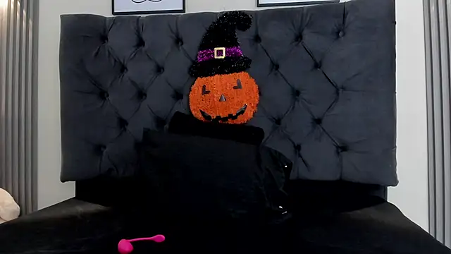 Snapshot of Sofia_Seduccion chatting on 21, 10, 2025 Sofia Seduccion online show from 21, 10, 2025