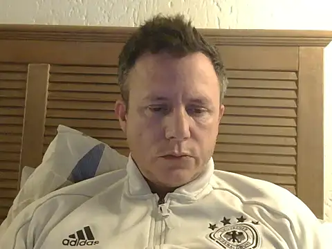 Snapshot of TroyDieselXXX chatting on 4, 6, 2026 TroyDieselXXX online show from 4, 6, 2026