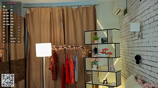 PetraHambelton online show from 31, 10, 2025