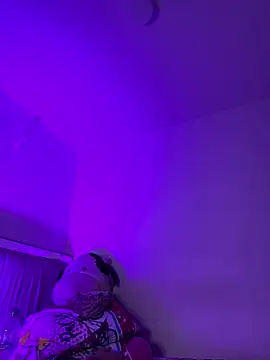 lucialauper  online show from 16, 12, 2025