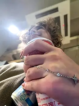 KellyKeler online show from 26, 11, 2025