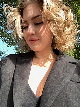 KellyKeler online show from 3, 10, 2025