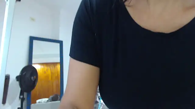 Snapshot of KimScarleth chatting on 6, 2, 2026 KimScarleth online show from 6, 2, 2026