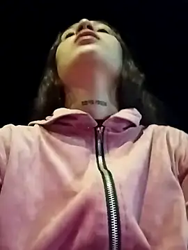 Arii collins1 online show from 8, 10, 2025