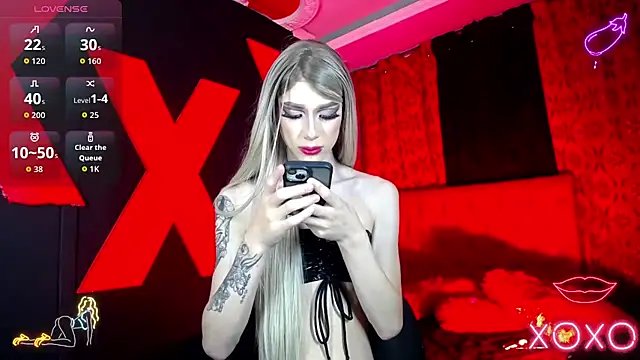 Snapshot of abrilbigcock chatting on 28, 10, 2025 abrilbigcock online show from 28, 10, 2025