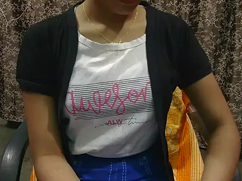 Snapshot of lovely_soniya chatting on 2, 2, 2026 lovely soniya online show from 2, 2, 2026