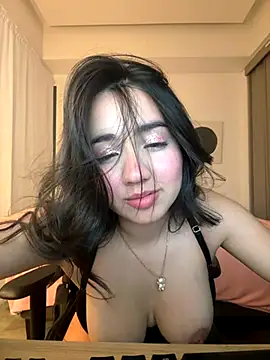 Michelle Zoe online show from 3, 12, 2025