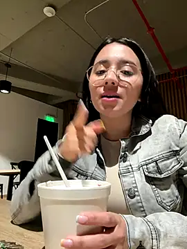 Michelle Zoe online show from 26, 11, 2025