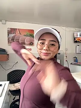 Michelle Zoe online show from 25, 9, 2025