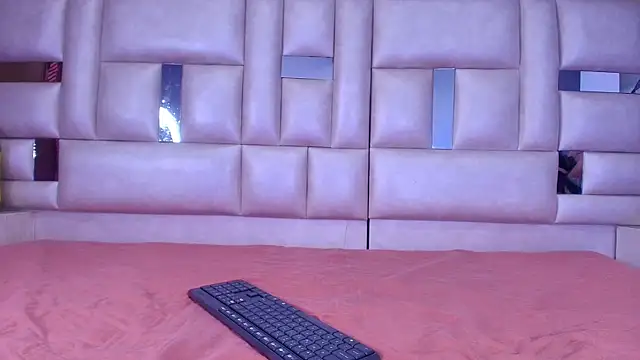 emmacurvy online show from 13, 9, 2025