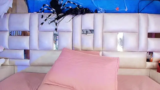 emmacurvy online show from 25, 10, 2025