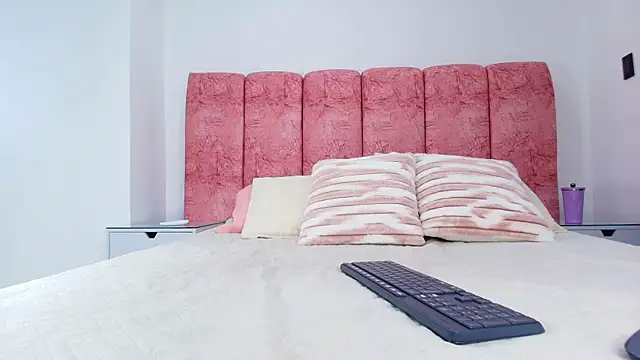 emmacurvy online show from 3, 12, 2025