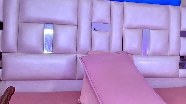 emmacurvy online show from 3, 10, 2025