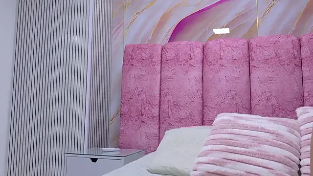 emmacurvy online show from 18, 3, 2026