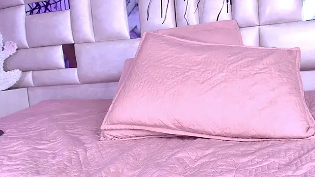 emmacurvy online show from 23, 10, 2025