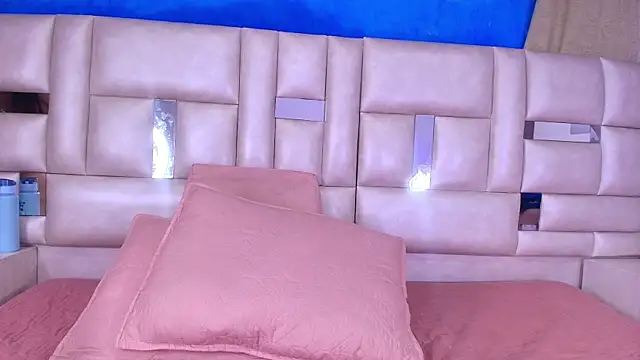 emmacurvy online show from 25, 9, 2025