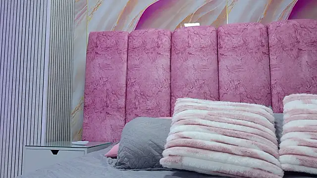 emmacurvy online show from 10, 3, 2026