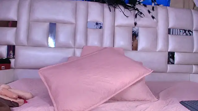 emmacurvy online show from 26, 10, 2025