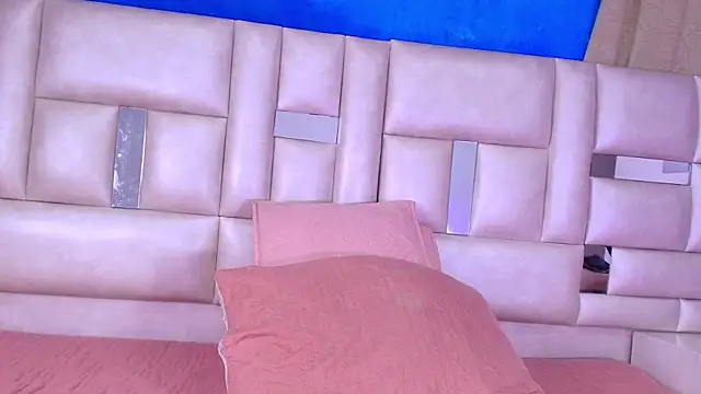 emmacurvy online show from 12, 9, 2025