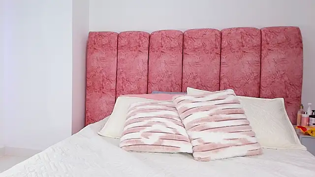 emmacurvy online show from 8, 11, 2025