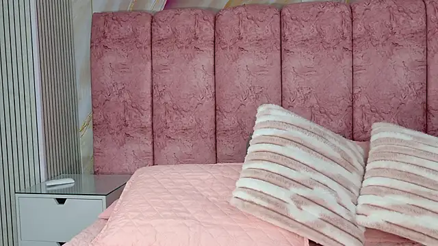 emmacurvy online show from 14, 4, 2026