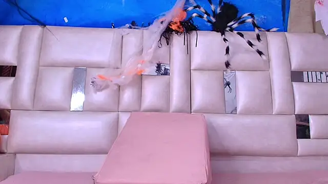 emmacurvy online show from 30, 10, 2025