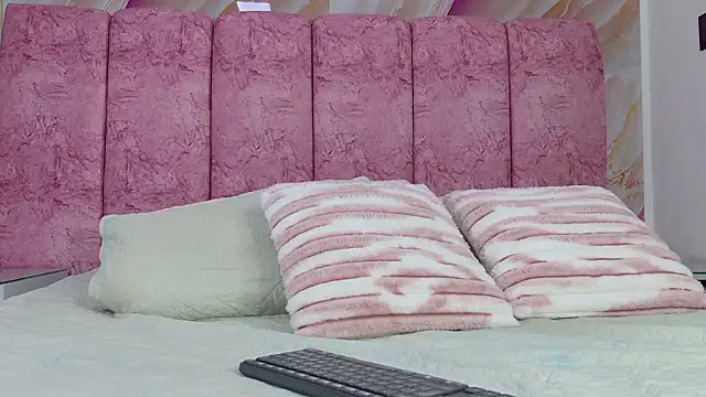 emmacurvy online show from 17, 3, 2026