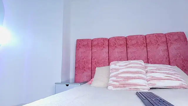 emmacurvy online show from 4, 12, 2025