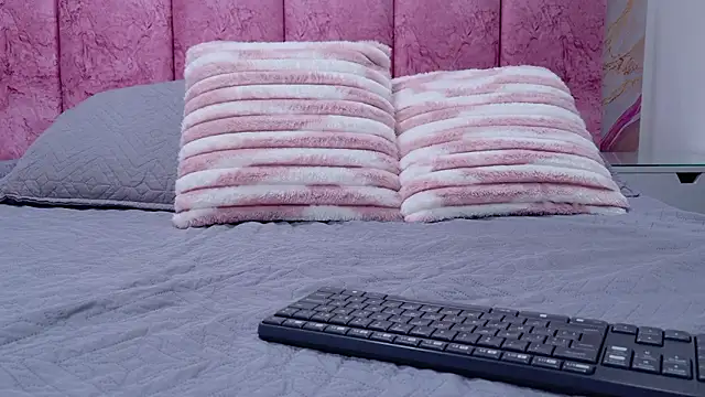 emmacurvy online show from 21, 3, 2026