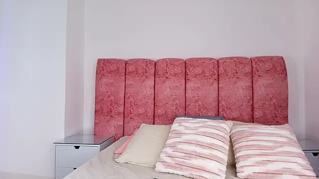 emmacurvy online show from 17, 12, 2025