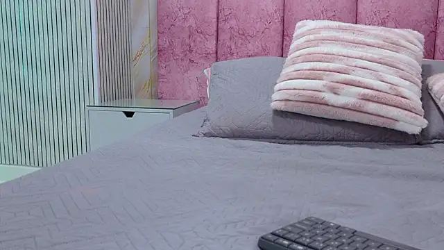 emmacurvy online show from 4, 3, 2026