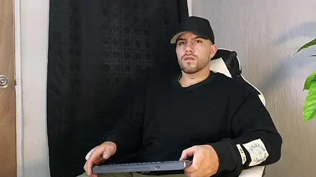 Snapshot of Ades_Lowe chatting on 7, 10, 2025 Ades Lowe online show from 7, 10, 2025