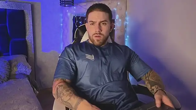 Snapshot of Ades_Lowe chatting on 10, 11, 2025 Ades Lowe online show from 10, 11, 2025