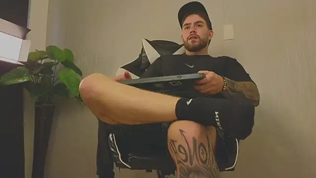 Snapshot of Ades_Lowe chatting on 29, 10, 2025 Ades Lowe online show from 29, 10, 2025