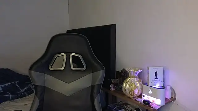 Ades Lowe online show from 28, 3, 2026