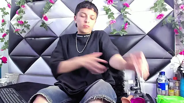 Snapshot of Megan_Thompson_ chatting on 13, 11, 2025 Megan Thompson online show from 13, 11, 2025