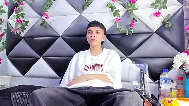 Snapshot of Megan_Thompson_ chatting on 20, 11, 2025 Megan Thompson online show from 20, 11, 2025