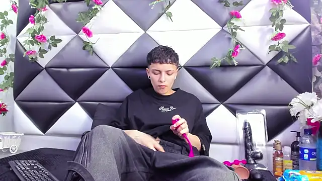 Snapshot of Megan_Thompson_ chatting on 4, 10, 2025 Megan Thompson online show from 4, 10, 2025