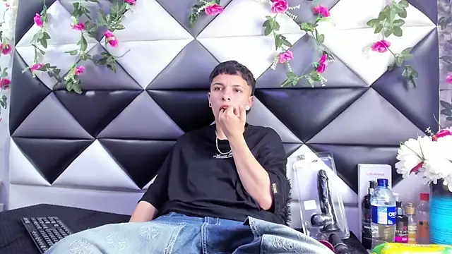 Snapshot of Megan_Thompson_ chatting on 3, 12, 2025 Megan Thompson online show from 3, 12, 2025