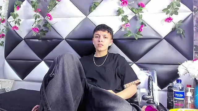 Snapshot of Megan_Thompson_ chatting on 22, 11, 2025 Megan Thompson online show from 22, 11, 2025